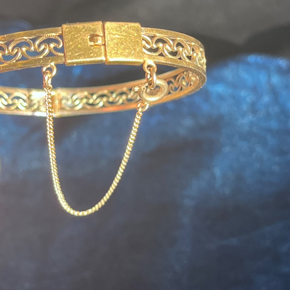 Vintage S. Winard 1/20 12K Gold Filled Hinged Bangle Bracelet with Safety Chain - Picture 3 of 8